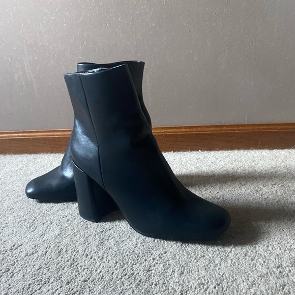 Madden Girl Shoes - Women’s boots sz 8